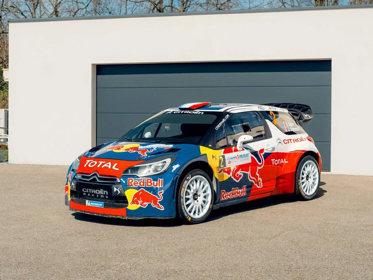 Citroën DS3 WRC compitiendo en un rally