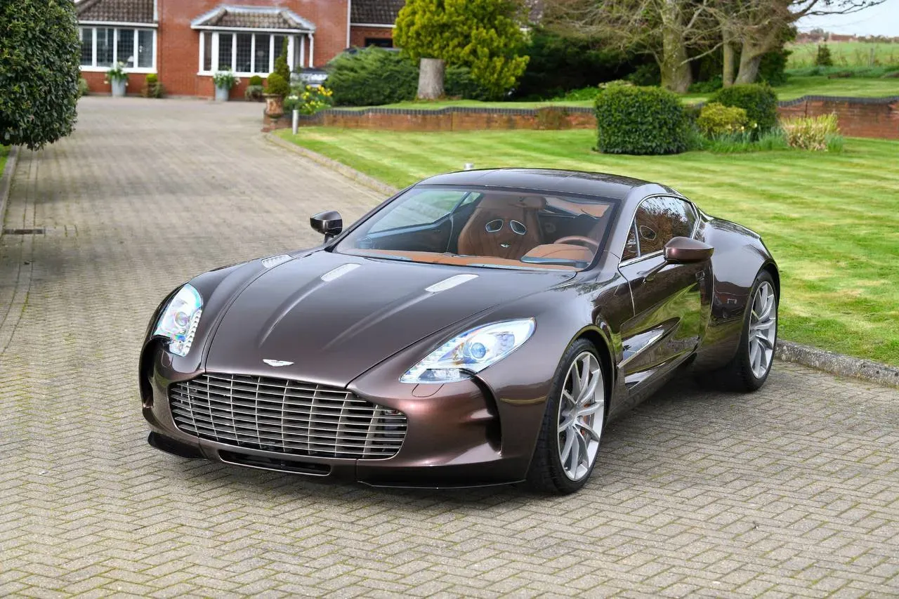 Aston Martin One-77 perfil diseño aerodinámico