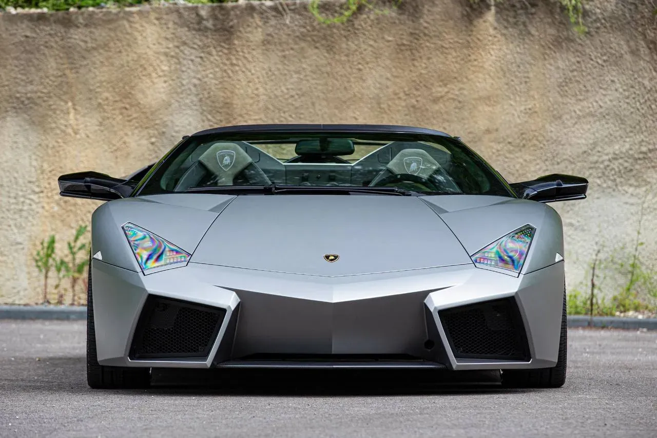 Lamborghini Reventón Roadster en carretera