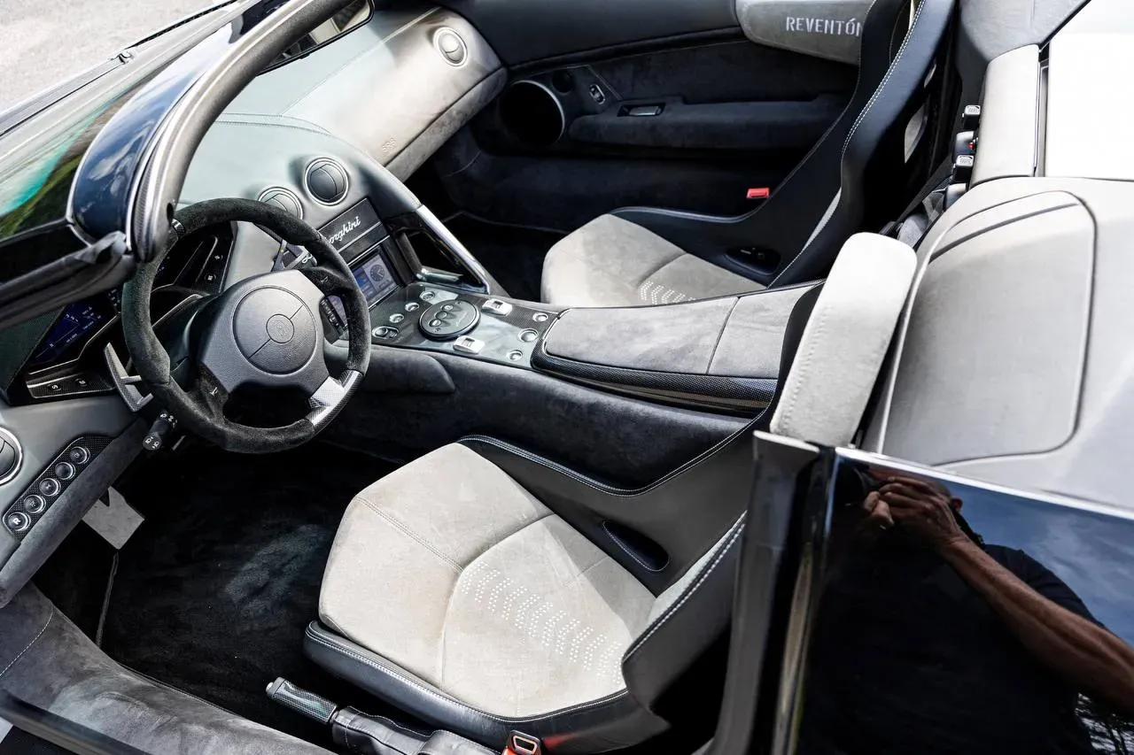 Interior del Lamborghini Reventón Roadster 2010