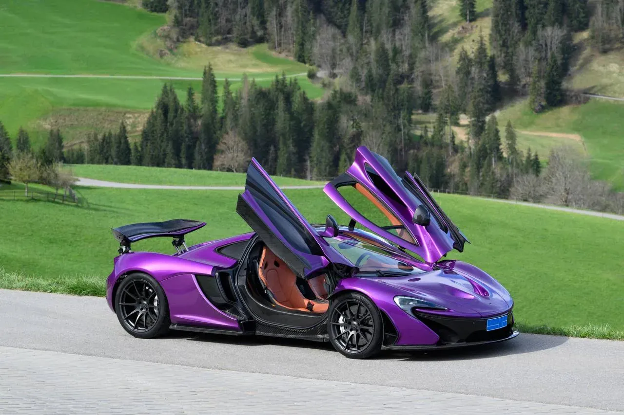 McLaren P1 2015 Morado en Pista