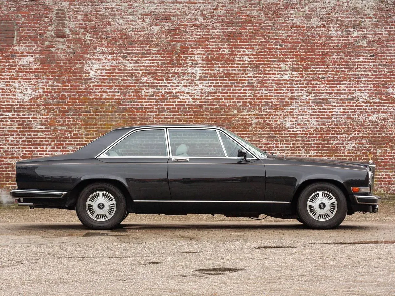 Rolls-Royce Camargue perfil
