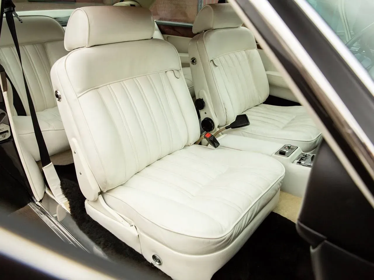 Interior lujoso Rolls-Royce Camargue