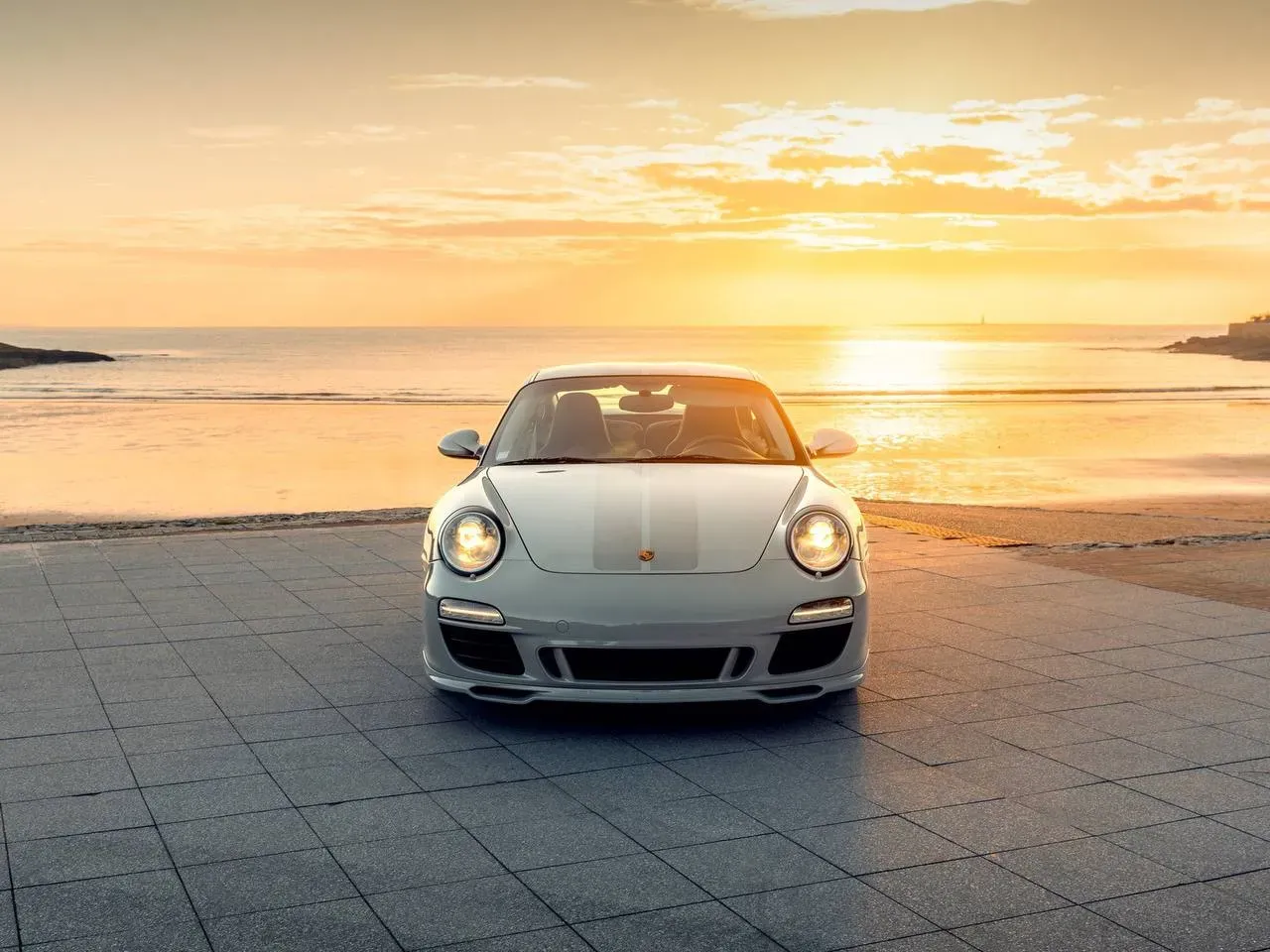 Porsche 911 Sport Classic vista lateral mostrando su diseño clásico y cola de pato