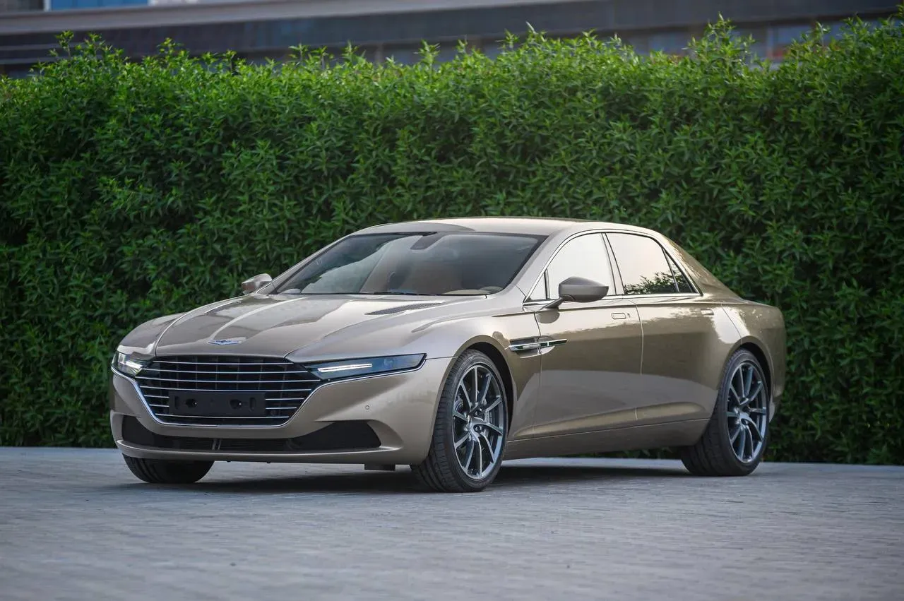 Lagonda Taraf Sports Saloon frontal