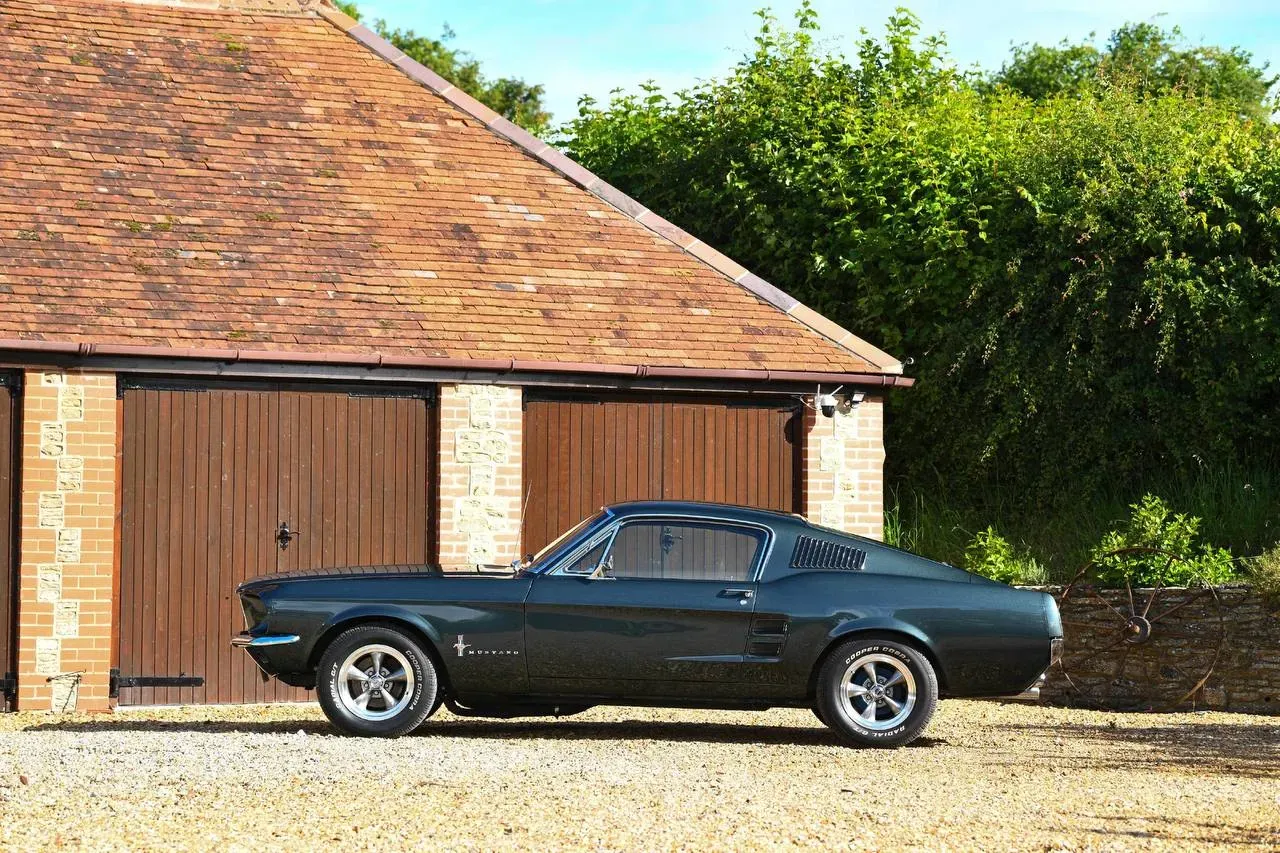 Ford Mustang 390 S-Code Fastback perfil