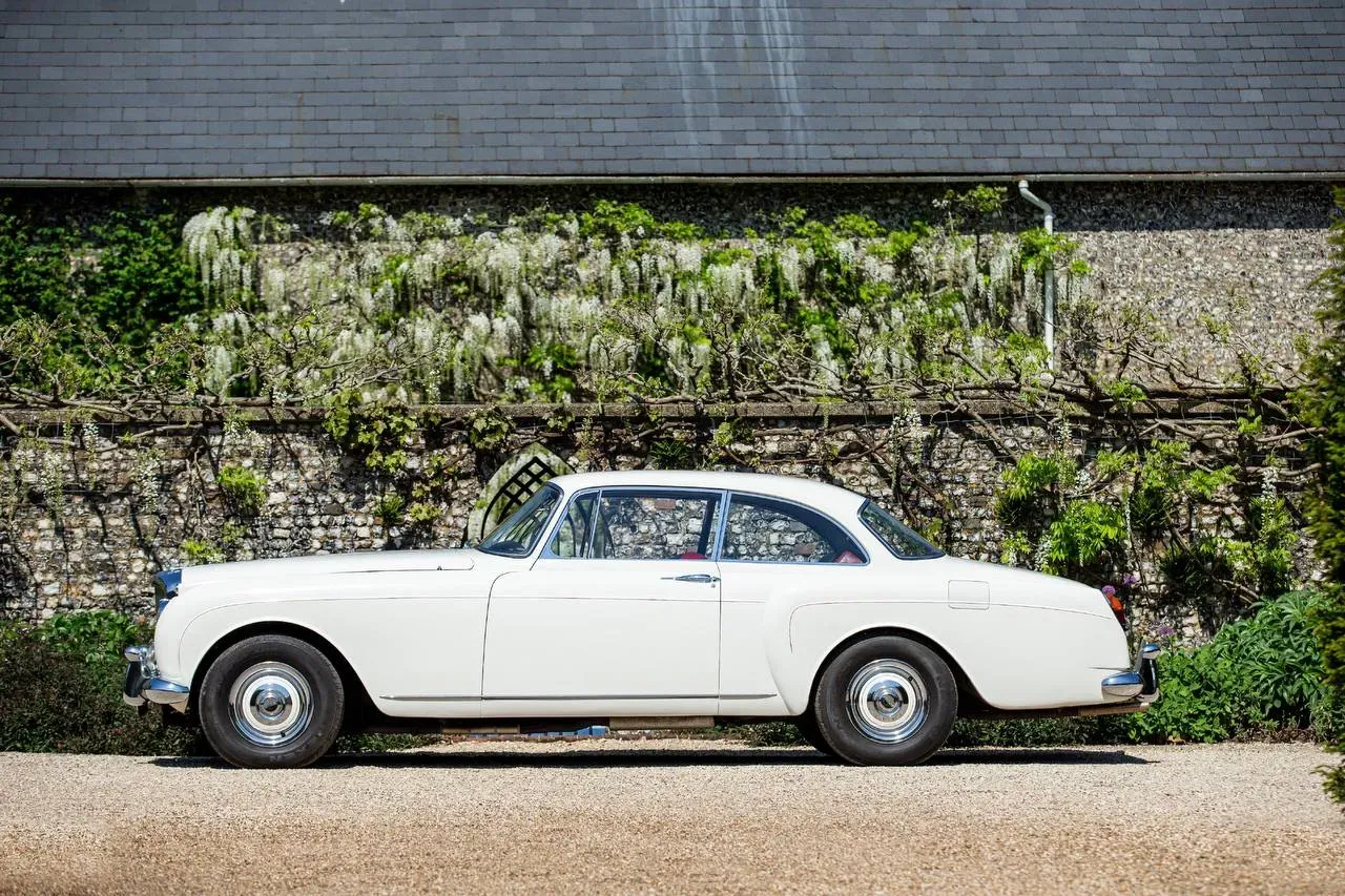 Bentley S2 Continental perfil elegante