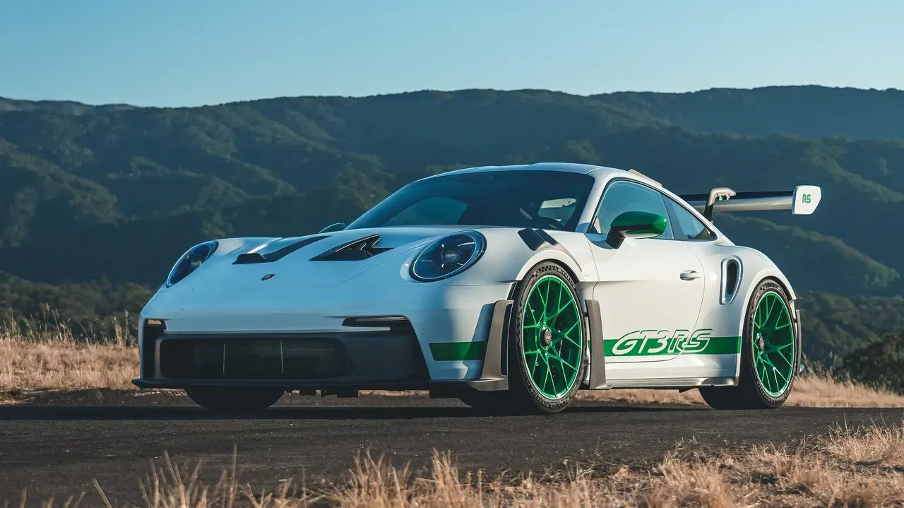 Porsche 992 GT3 de perfil