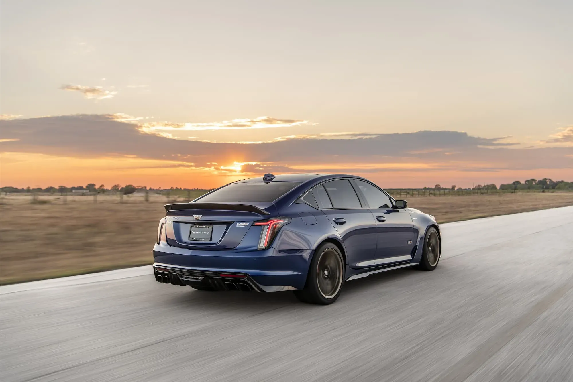 Cadillac CT5-V Blackwing Azul de perfil