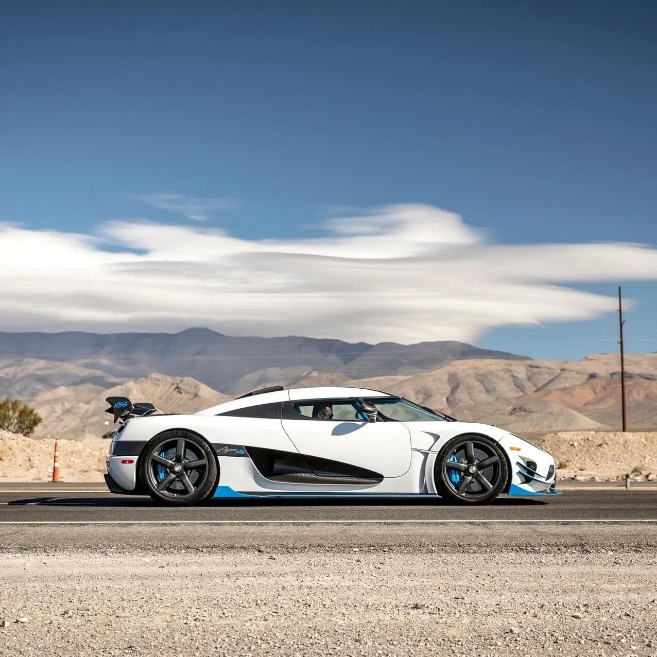 Exterior lateral del Koenigsegg Agera RS1 color blanco