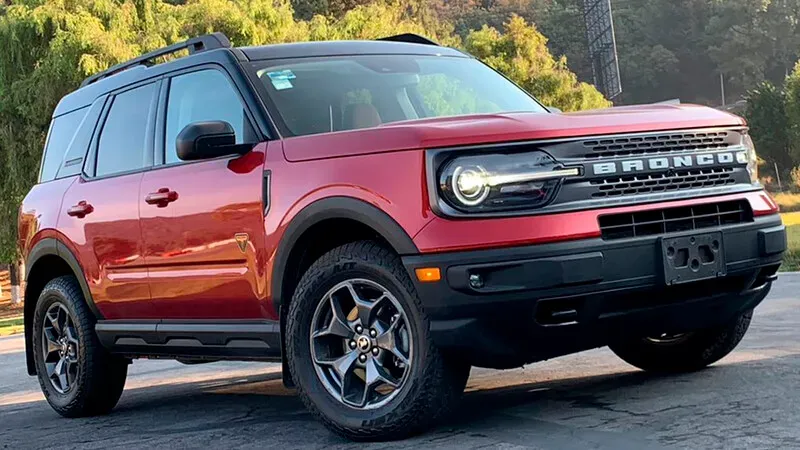 Ford Bronco Rojo de perfil