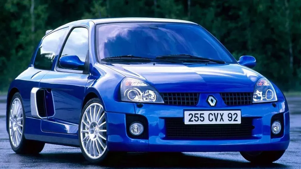 Renault Clio V6 Azul Phase 1 en carretera