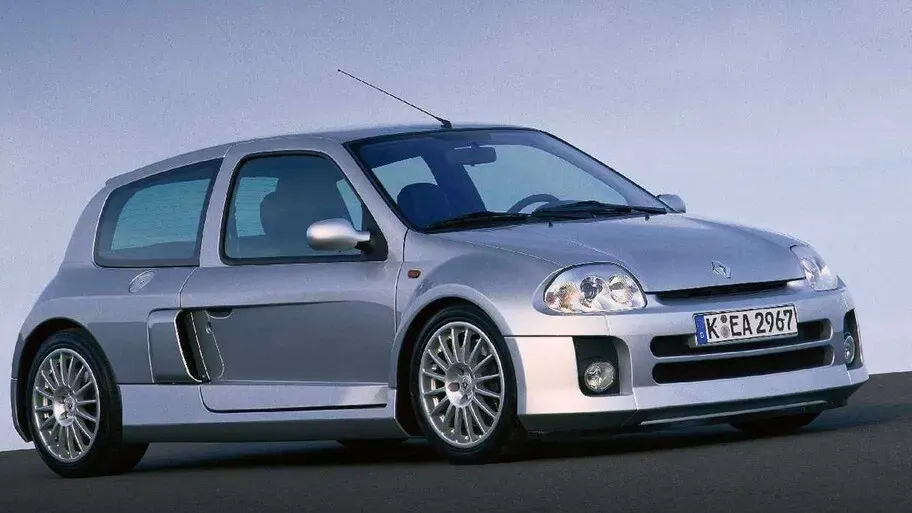 Renault Clio V6 Gris en ángulo lateral