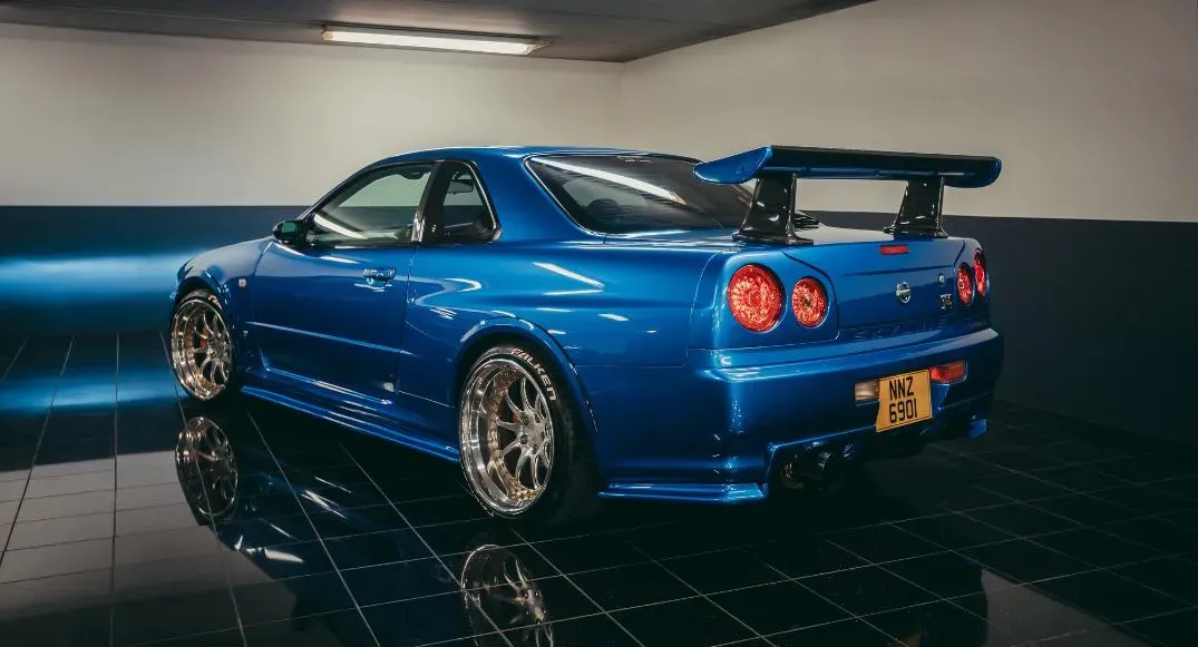 Nissan Skyline R34 GT-R en carretera