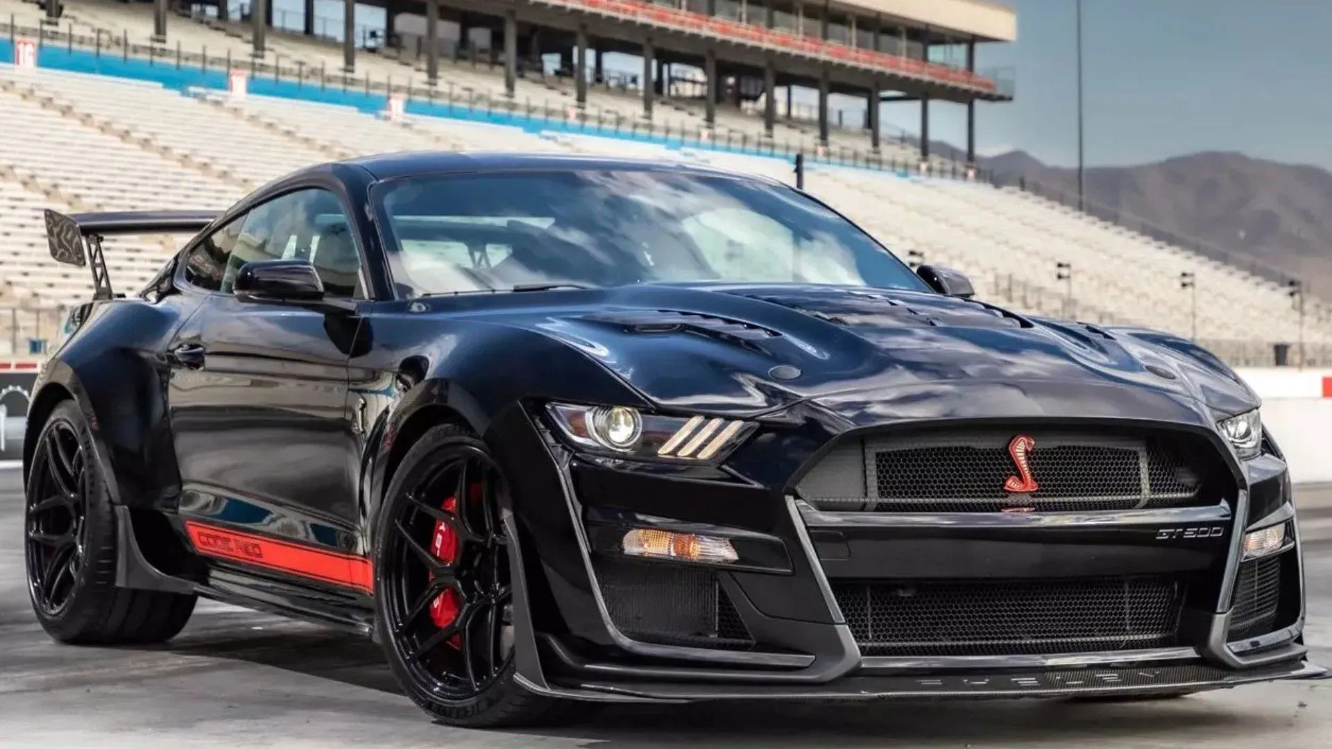 Ford Mustang Shelby GT500 en carretera
