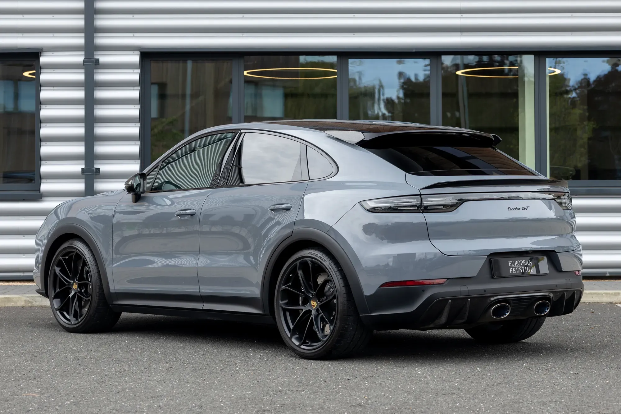 Porsche cayenne turbo gt en acción circuito