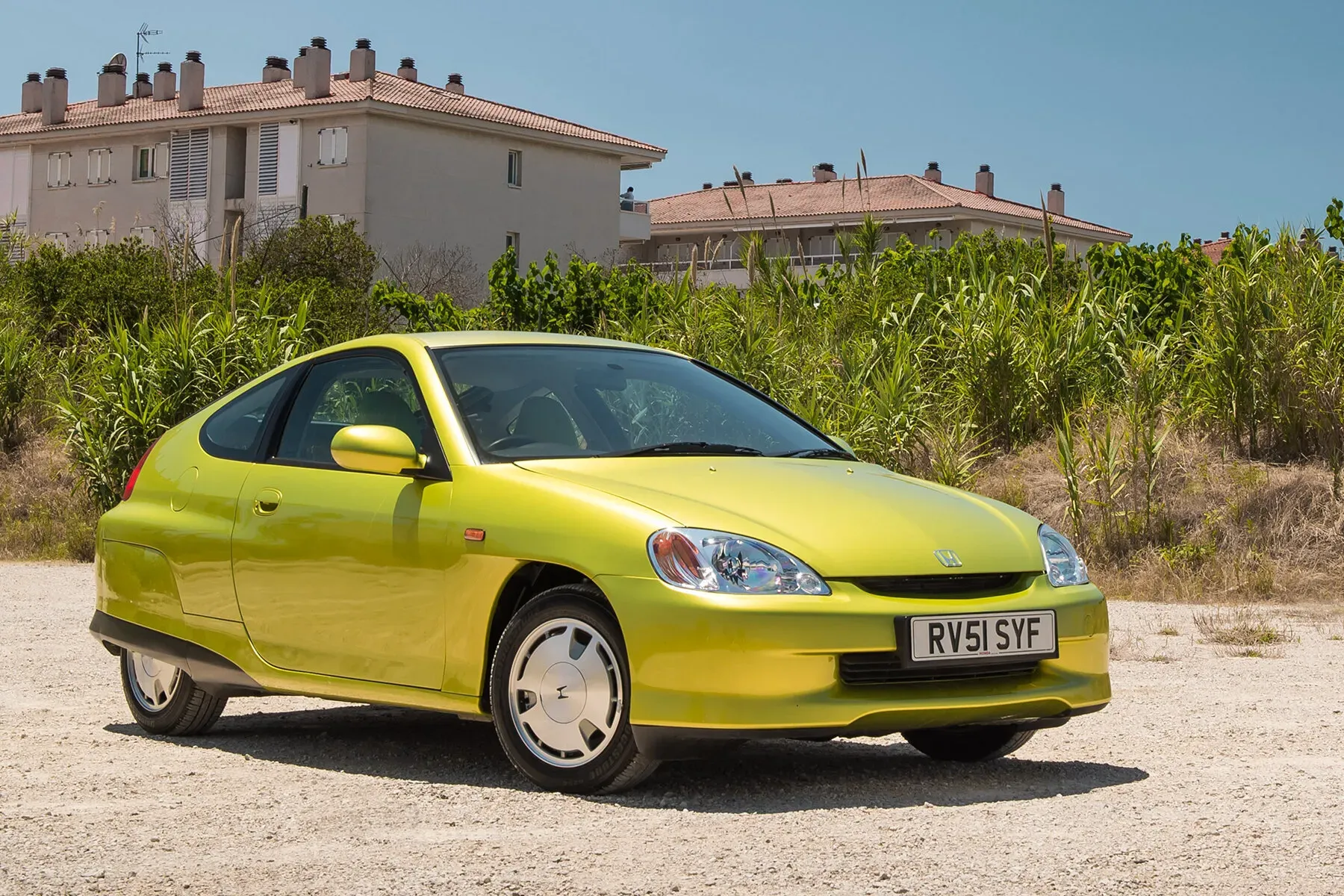 Honda Insight Amarillo en carretera
