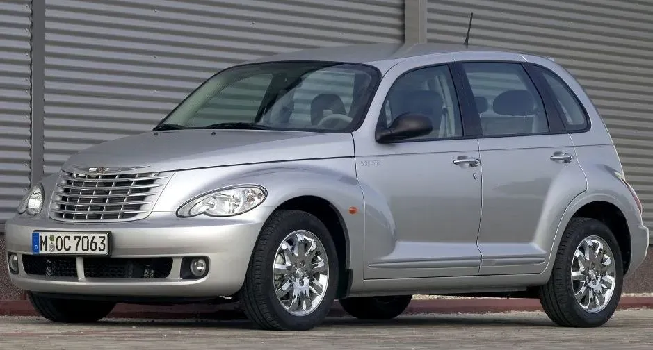 PT Cruiser Blanco con detalles personalizados