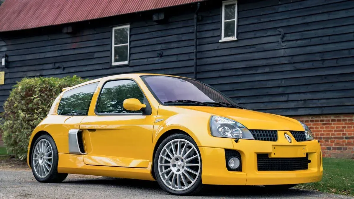 Renault Clio V6 Phase 2 Amarillo Liquid Yellow