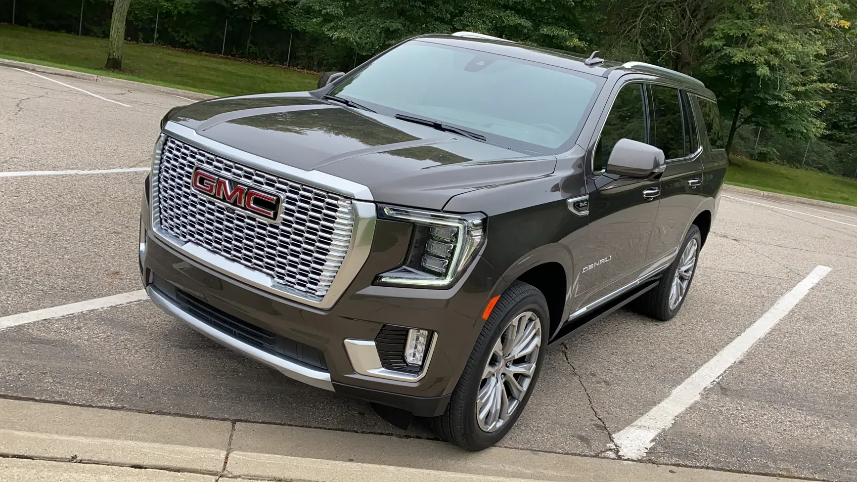 GMC Yukon Denali 2025 frontal