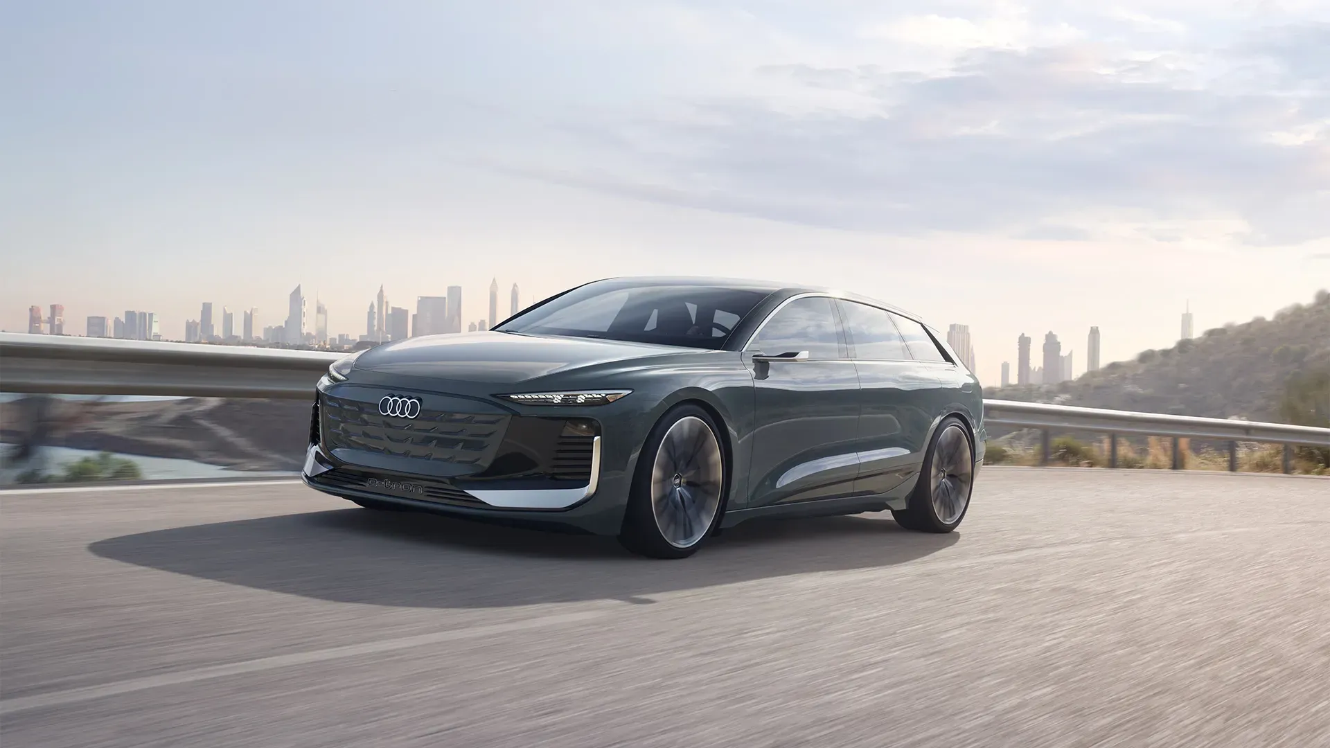 Audi A6 Avant e-tron en carretera