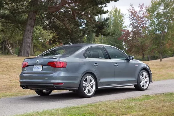 Volkswagen Jetta 2018 GLI con detalles deportivos