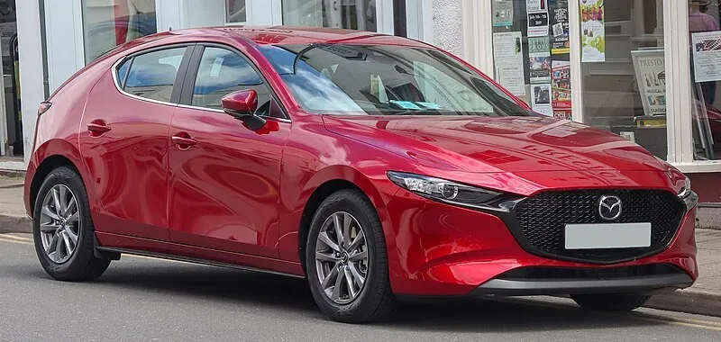 Mazda 3 sedan en color gris