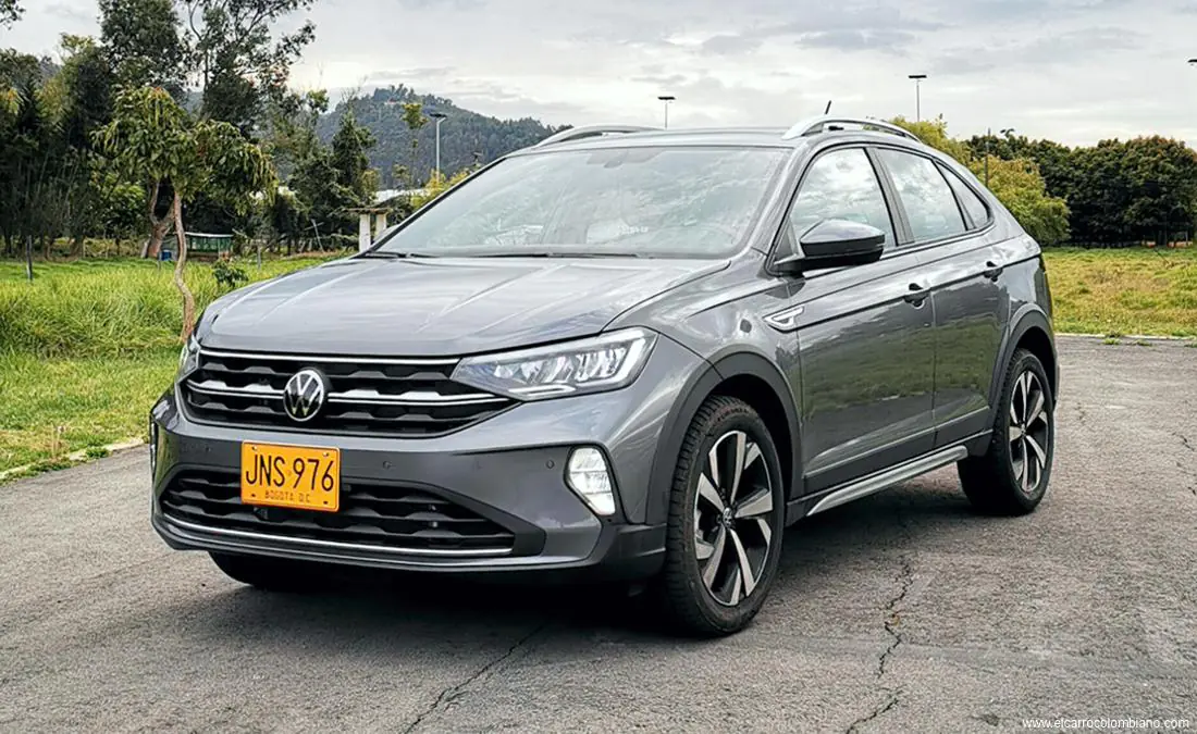 Vista frontal del Volkswagen Nivus 2022 en color rojo
