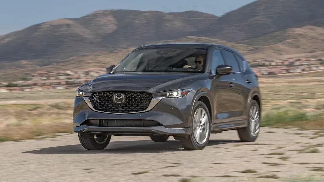 Vista trasera del Mazda CX-5 Signature 2025