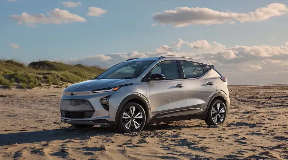 Chevrolet bolt euv color plata