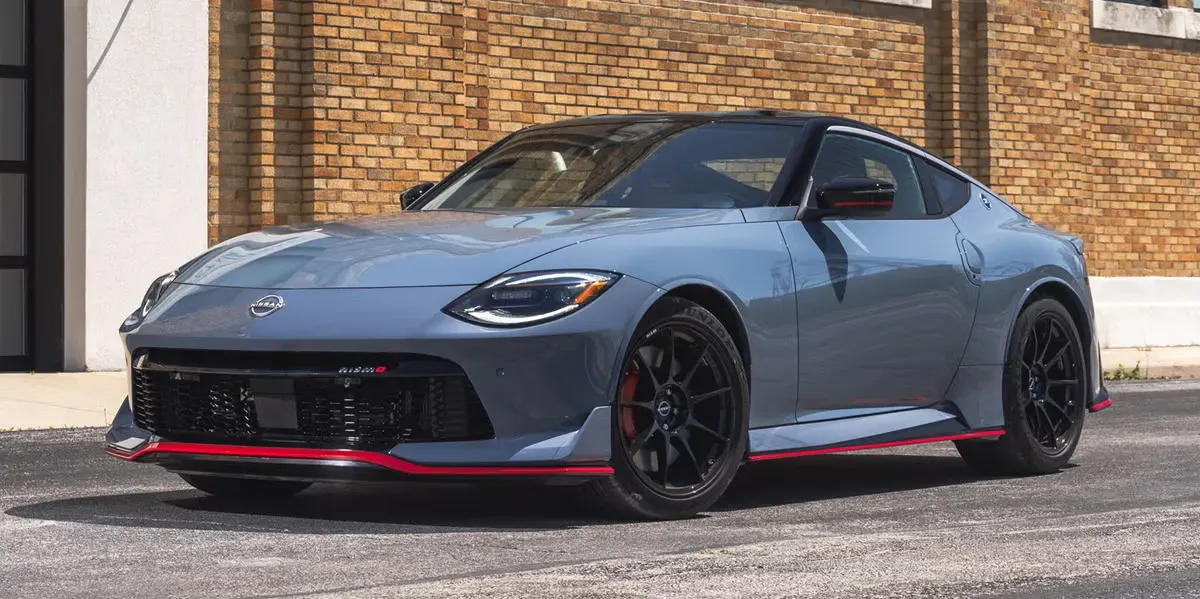 Nissan Z 2024 rojo de frente