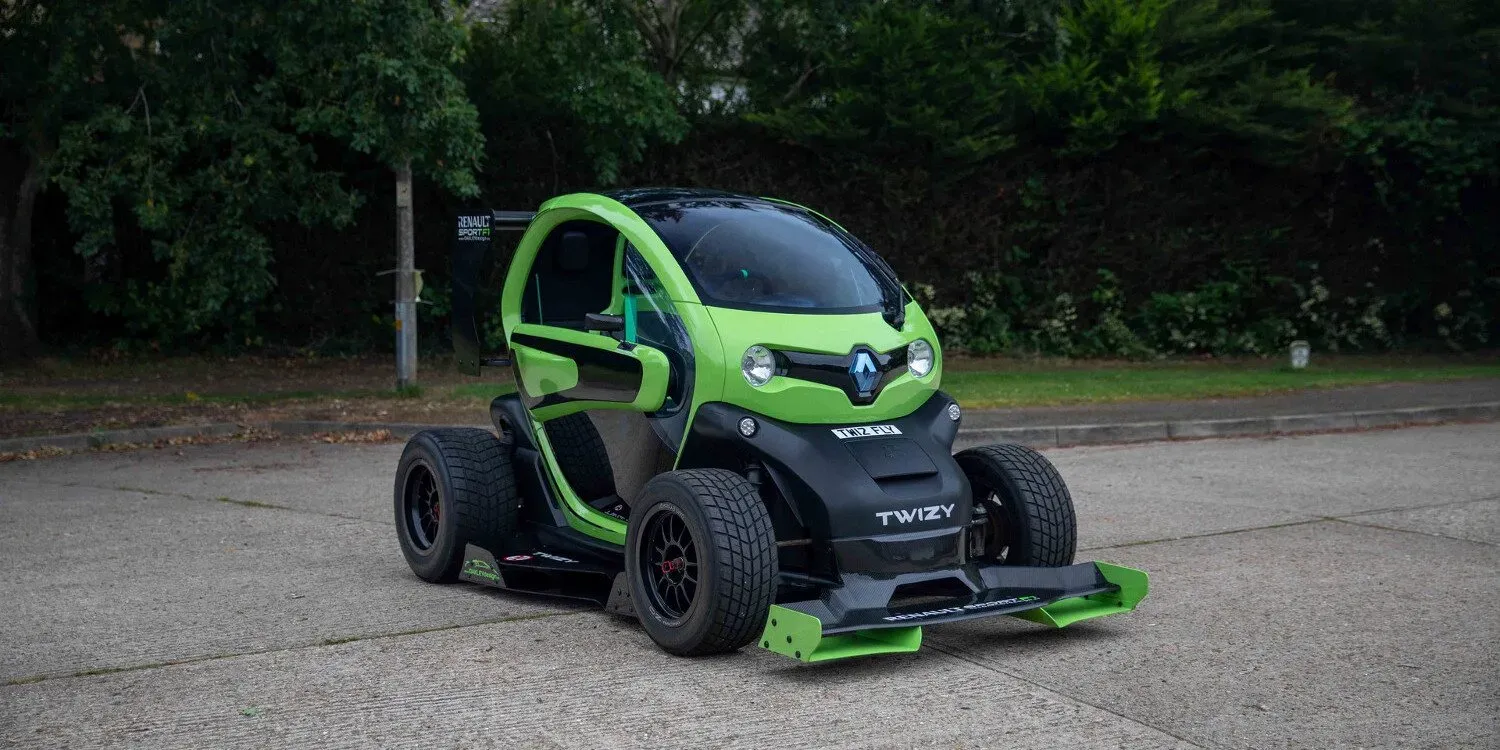 Renault Twizy conduciendo en ciudad
