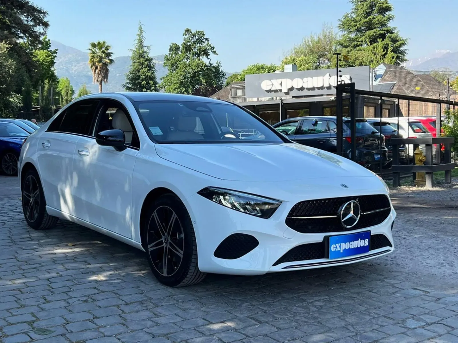 Mercedes Benz A200 Sedán vista frontal