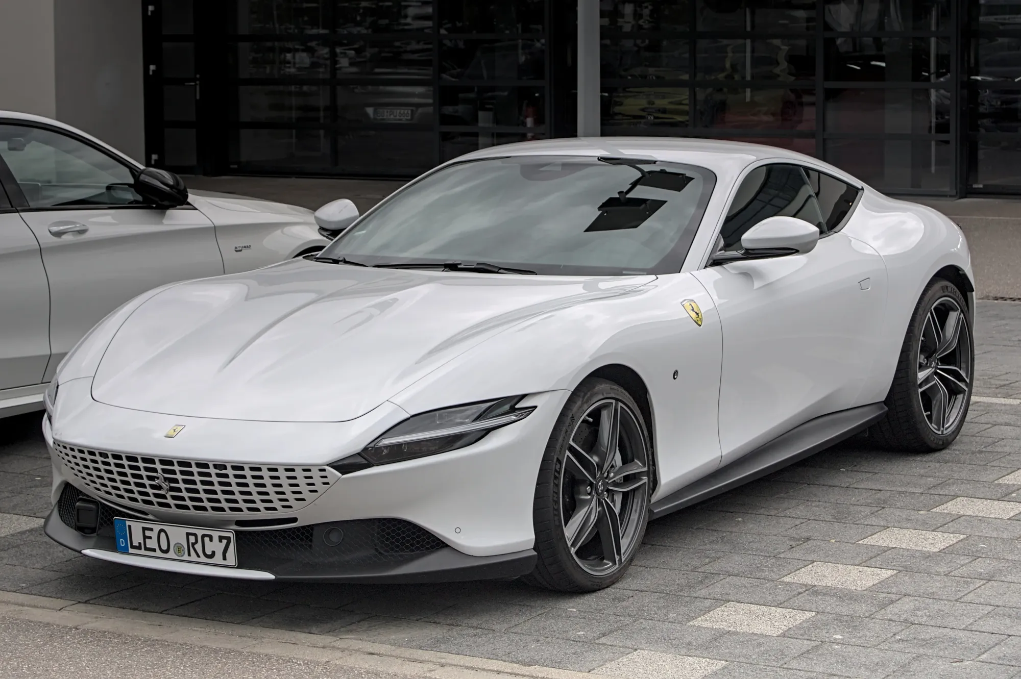 Ferrari Roma perfil delantero