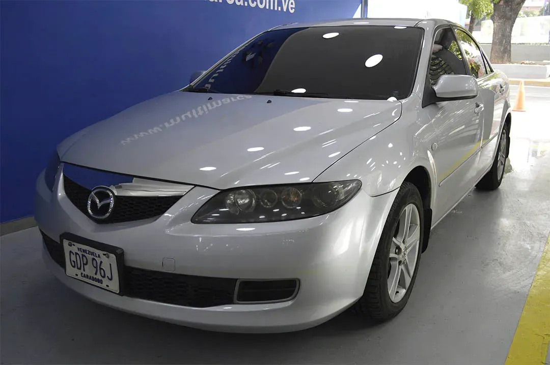 Mazda 6 en carretera