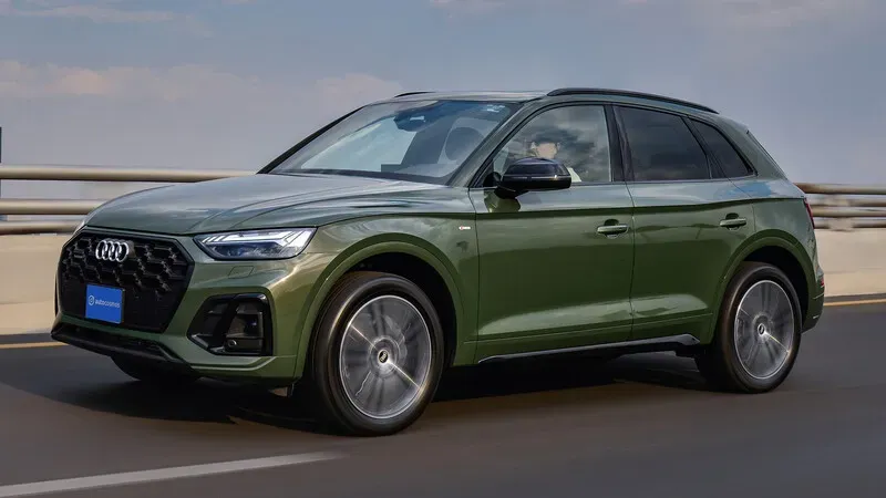 Interior del Audi Q5 2021 con pantalla táctil