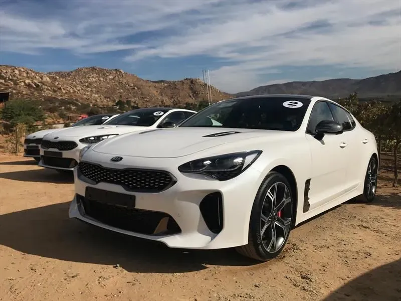 Kia Stinger 2018 de frente