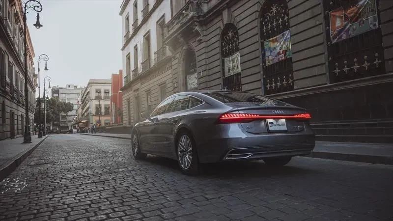 Perfil lateral del Audi A7 Sportback 2019 mostrando su silueta fastback