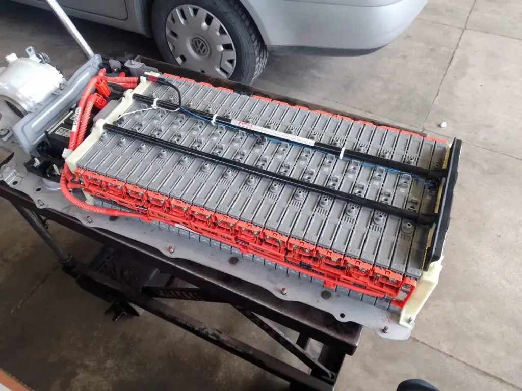 Diagnóstico de sistema de batería híbrida en taller