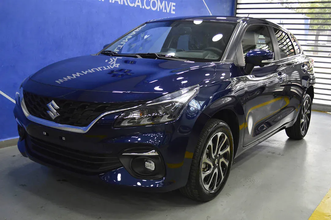 Suzuki Baleno 2026 vista frontal azul