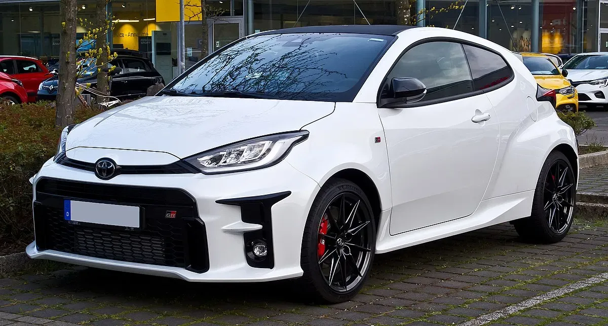 Toyota GR Yaris en carretera