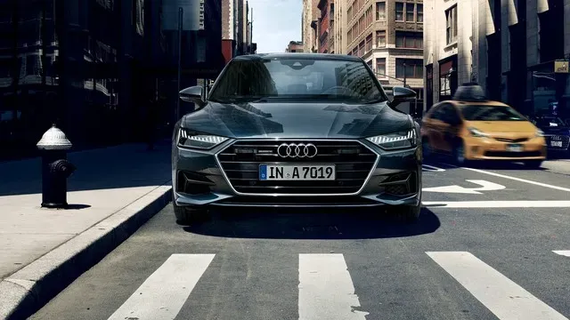 Vista frontal del Audi A7 Sportback 2019 en carretera