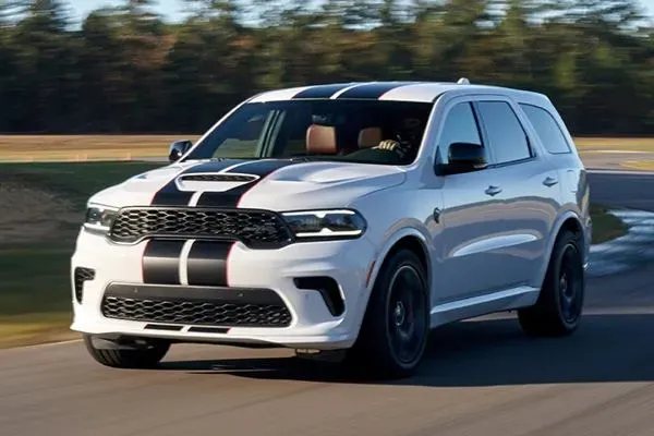 Pantalla Uconnect 5 de 10.1 pulgadas en el Dodge Durango SRT Hellcat 2021