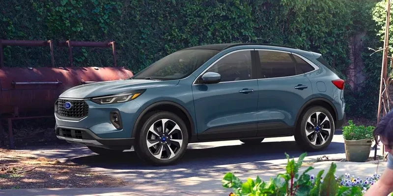 Ford Escape 2024 perfil trasero