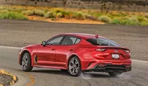 Kia Stinger GT en carretera