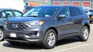 Ford Edge estacionado vista lateral