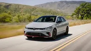 Volkswagen Jetta GLI lateral