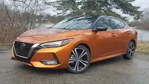 Nissan Sentra sedán gris