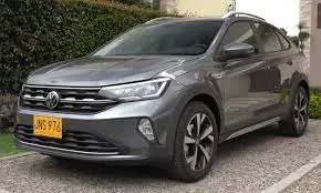 Volkswagen Nivus estacionado