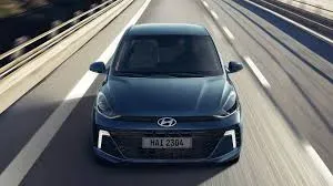 Logotipo de Hyundai en la parrilla de un vehículo